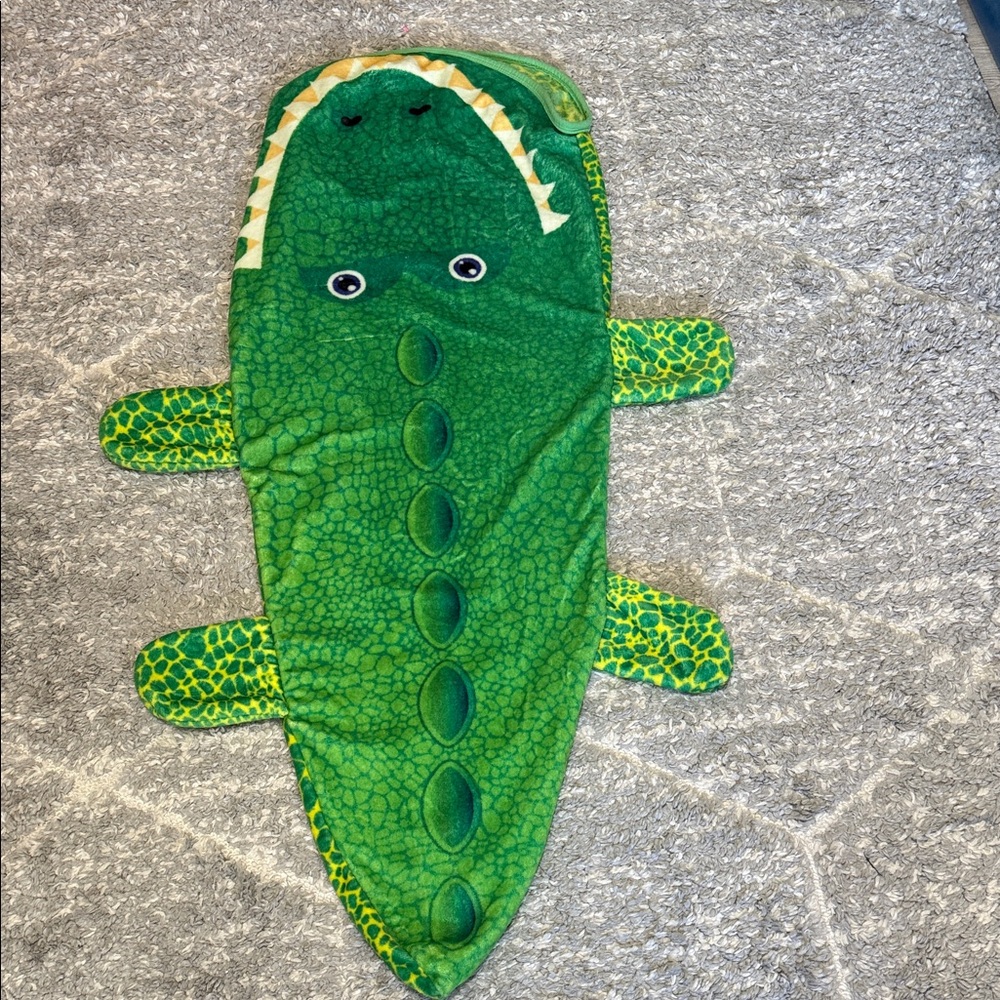 Green Alligator-Shaped Throw Blanket
